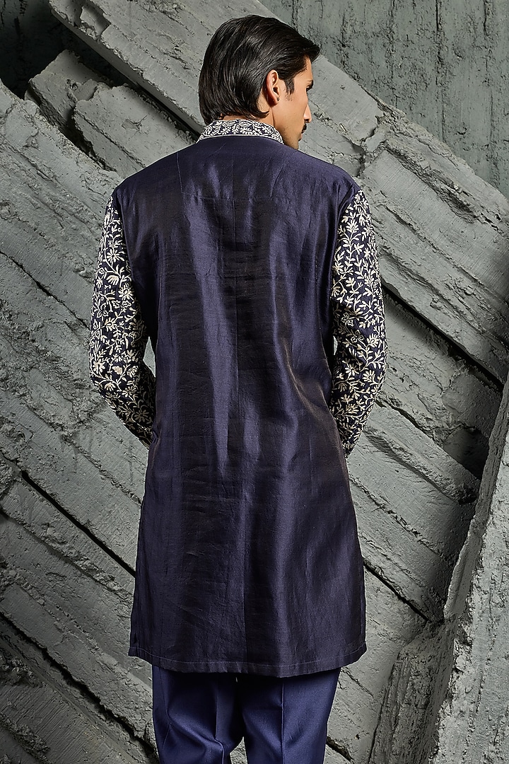 Blue Chanderi Silk Thread Embroidered Kurta Set by Sarab Khanijou at Pernia's Pop Up Shop