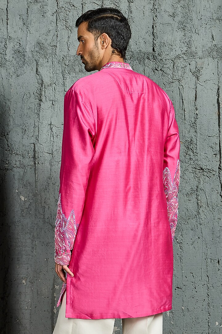 Pink Chanderi Silk Thread Embroidered Kurta Set by Sarab Khanijou at Pernia's Pop Up Shop