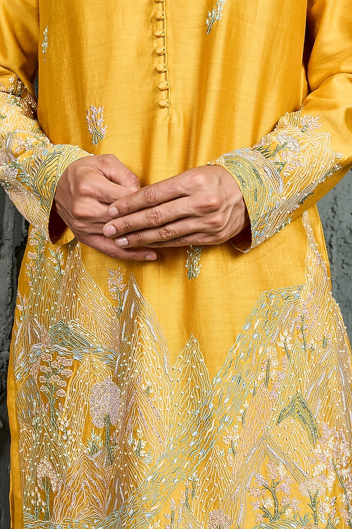 Yellow Chanderi Silk Thread Embroidered Kurta Set by Sarab Khanijou at Pernia's Pop Up Shop