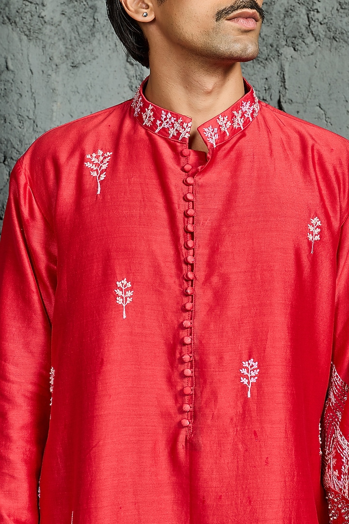 Red Chanderi Silk Thread Embroidered Kurta Set by Sarab Khanijou at Pernia's Pop Up Shop