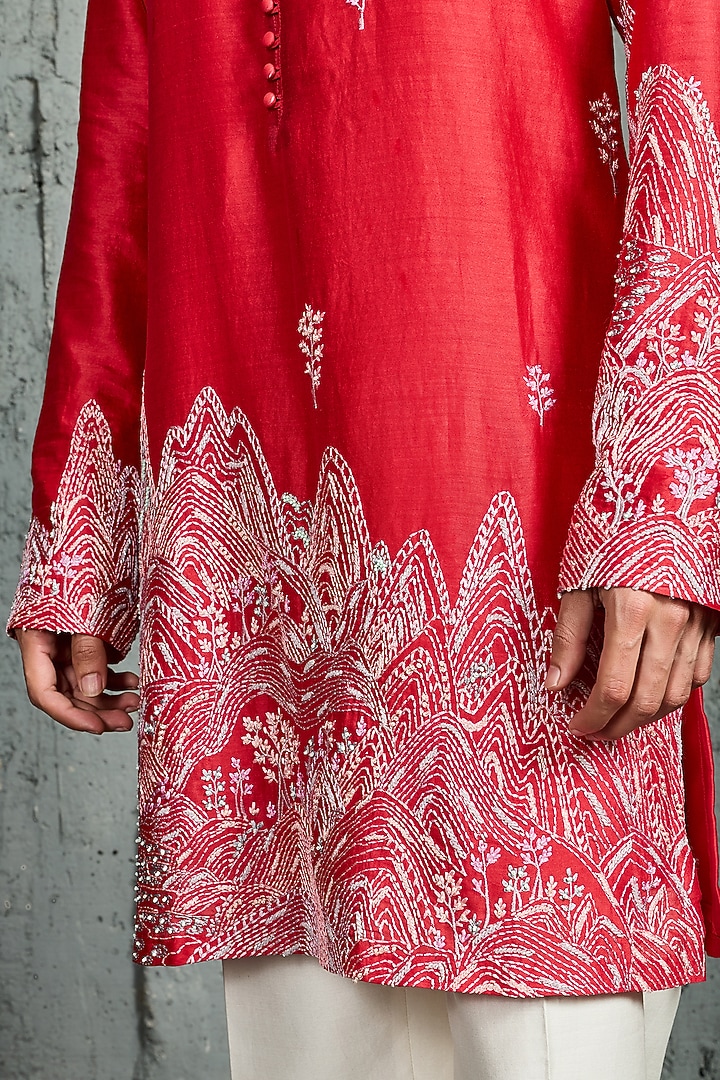 Red Chanderi Silk Thread Embroidered Kurta Set by Sarab Khanijou at Pernia's Pop Up Shop
