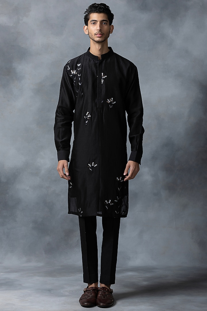Black Chanderi Silk Embroidered Kurta Set by Sarab Khanijou at Pernia's Pop Up Shop