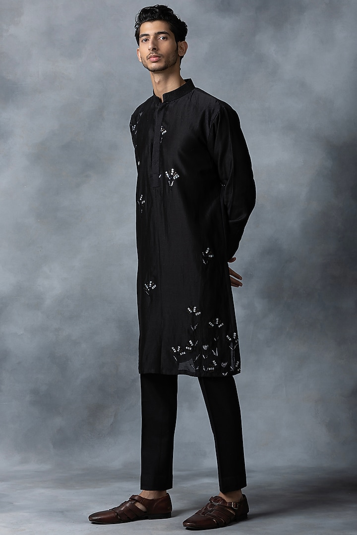 Black Chanderi Silk Embroidered Kurta Set by Sarab Khanijou at Pernia's Pop Up Shop