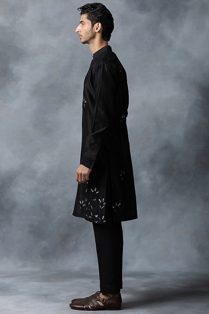 Black Chanderi Silk Embroidered Kurta Set by Sarab Khanijou at Pernia's Pop Up Shop