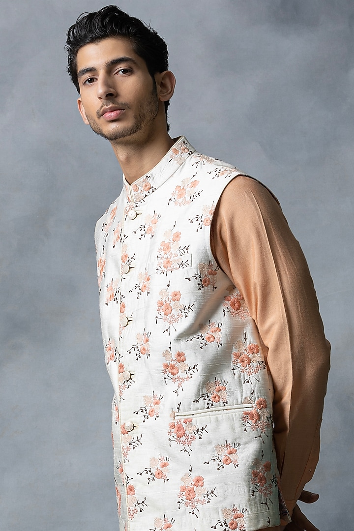 Off-White Silk & Cotton Silk Floral Thread Work Bundi Jacket Set by Sarab Khanijou at Pernia's Pop Up Shop