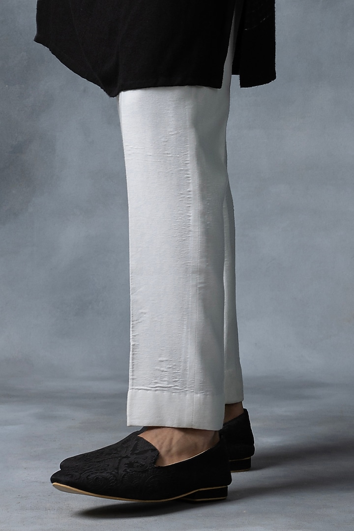 Black Moss Crepe Tie-Dye Kurta Set by Sarab Khanijou at Pernia's Pop Up Shop