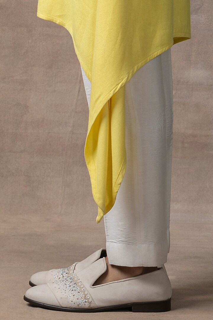 Yellow Moss Crepe Tie-Dyed Kurta Set by Sarab Khanijou at Pernia's Pop Up Shop
