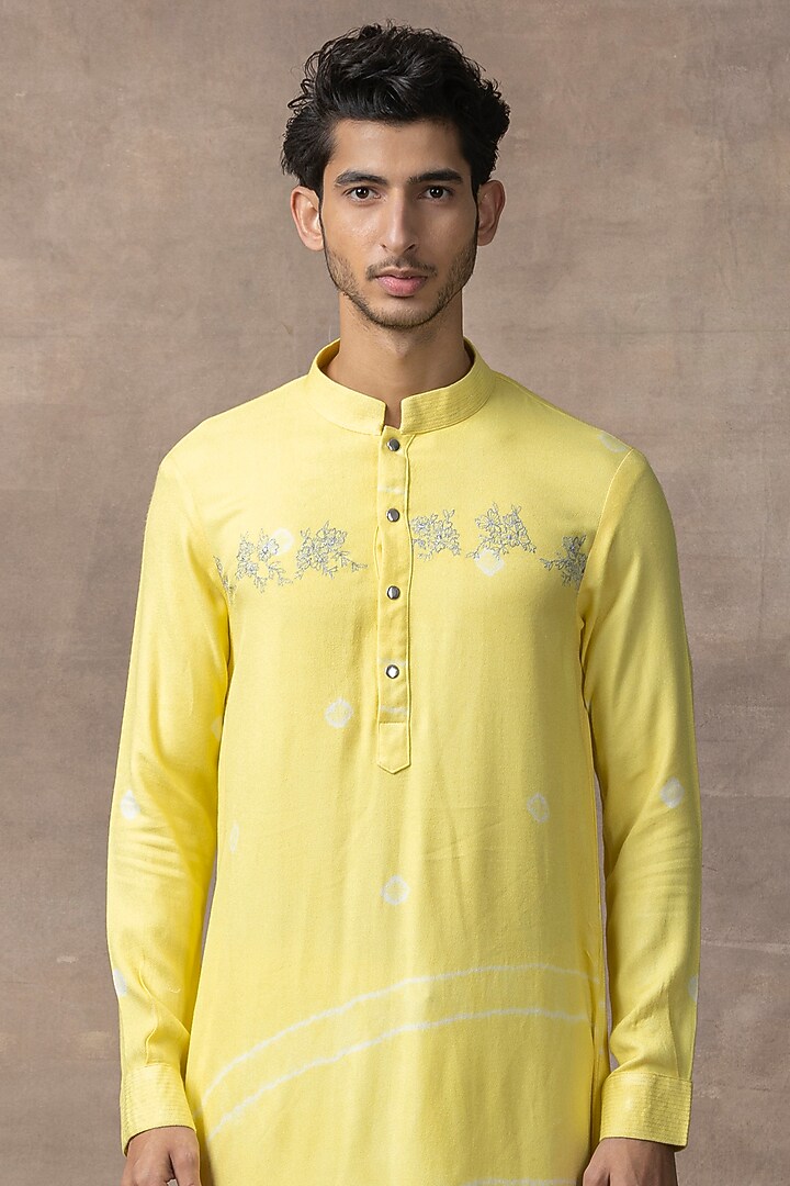 Yellow Moss Crepe Tie-Dyed Kurta Set by Sarab Khanijou at Pernia's Pop Up Shop