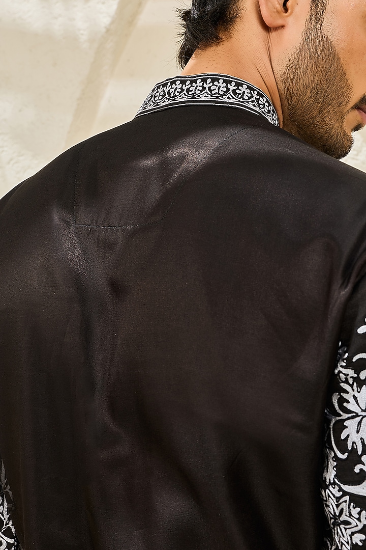 Black Chanderi Silk Thread Embroidered Kurta Set by Sarab Khanijou at Pernia's Pop Up Shop