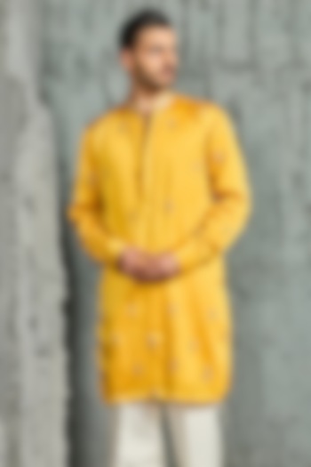 Yellow Chanderi Silk Thread Embroidered Kurta Set by Sarab Khanijou at Pernia's Pop Up Shop