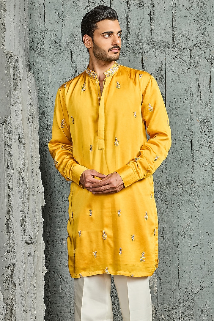 Yellow Chanderi Silk Thread Embroidered Kurta Set by Sarab Khanijou at Pernia's Pop Up Shop