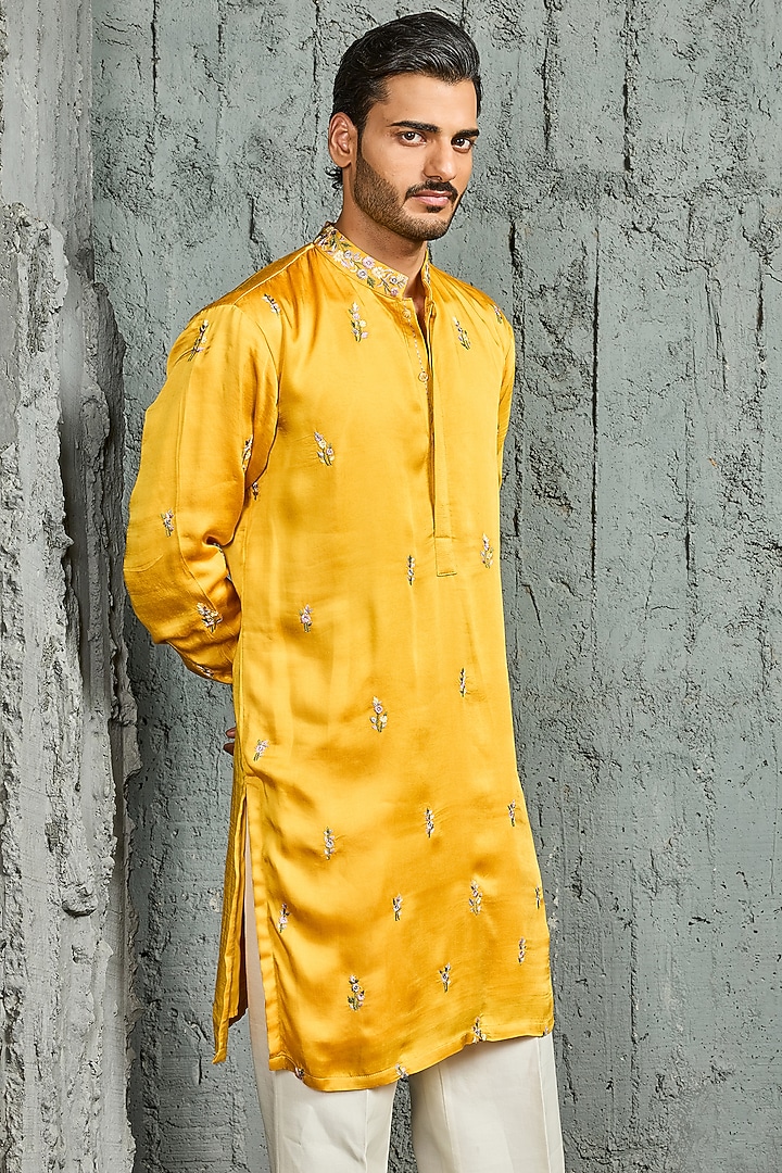 Yellow Chanderi Silk Thread Embroidered Kurta Set by Sarab Khanijou at Pernia's Pop Up Shop