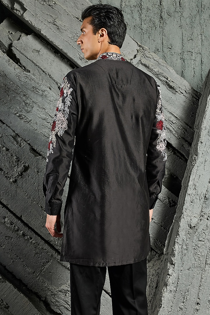 Black Chanderi Silk Thread Embroidered Kurta Set by Sarab Khanijou at Pernia's Pop Up Shop