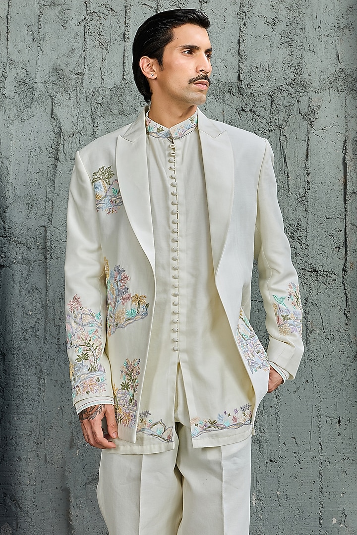 Off-White Chanderi Silk Embroidered Jacket Set by Sarab Khanijou at Pernia's Pop Up Shop