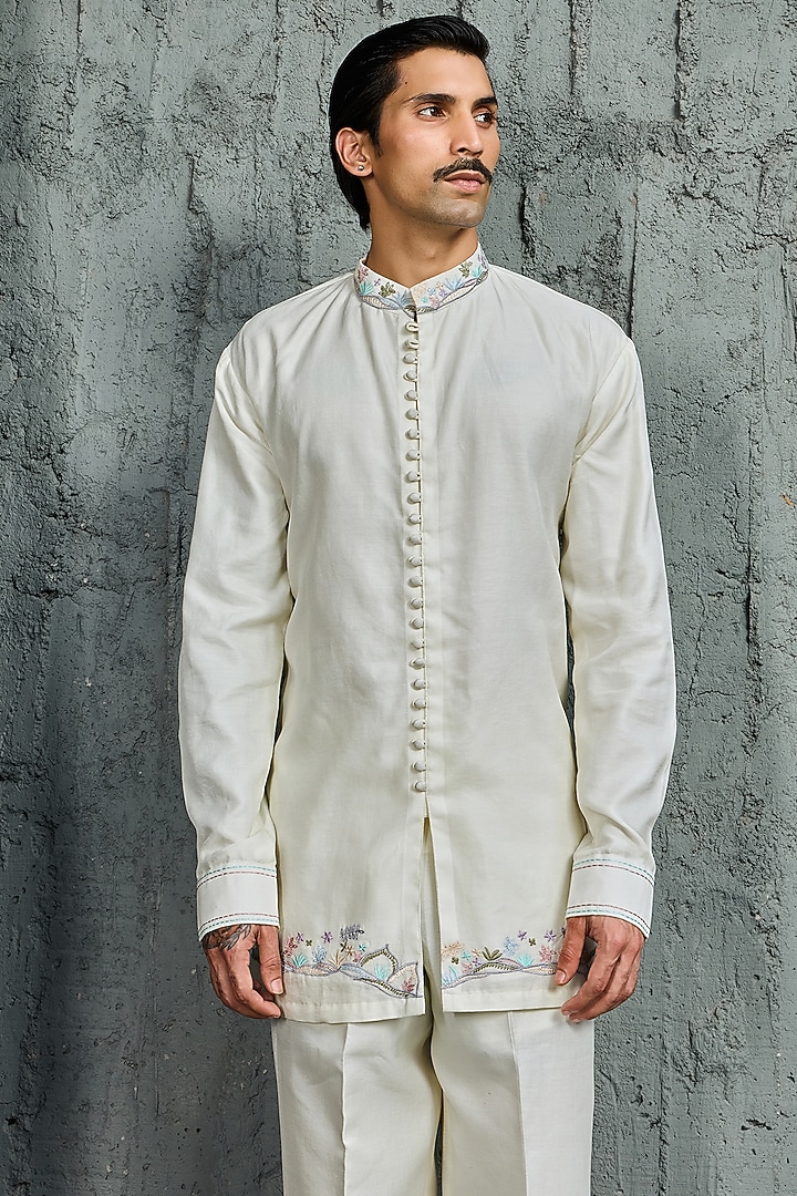 Off-White Chanderi Silk Embroidered Jacket Set by Sarab Khanijou at Pernia's Pop Up Shop