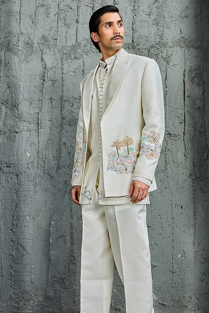 Off-White Chanderi Silk Embroidered Jacket Set by Sarab Khanijou at Pernia's Pop Up Shop