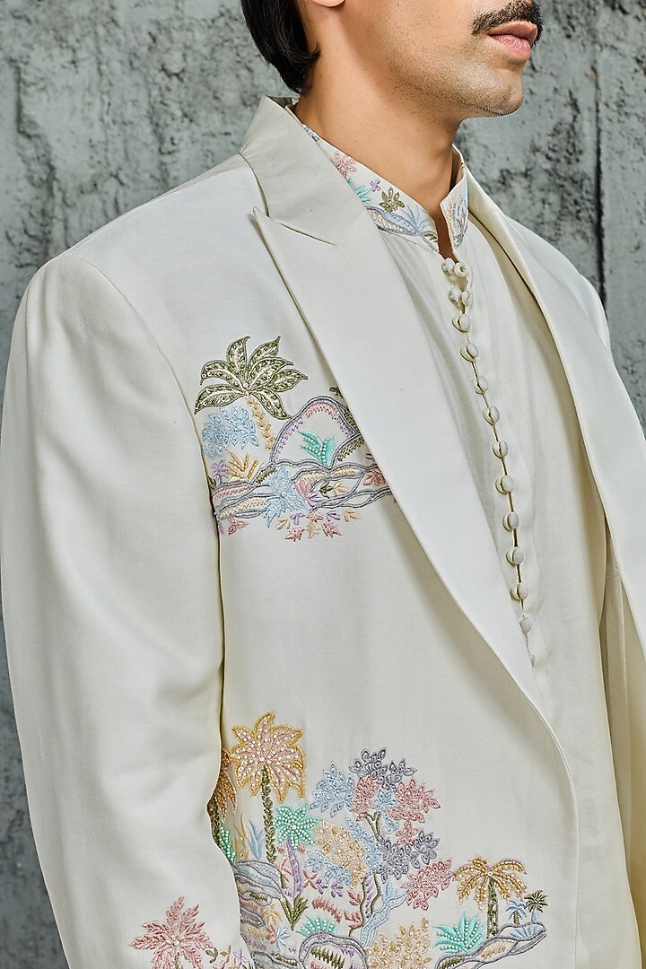 Off-White Chanderi Silk Embroidered Jacket Set by Sarab Khanijou at Pernia's Pop Up Shop