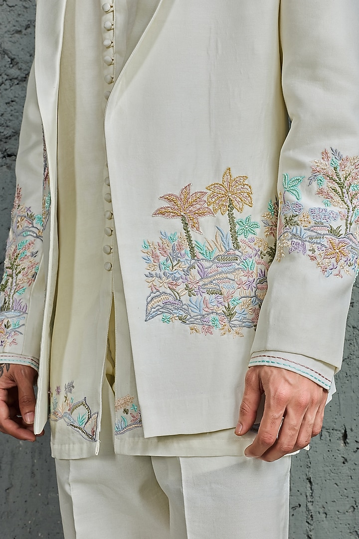 Off-White Chanderi Silk Embroidered Jacket Set by Sarab Khanijou at Pernia's Pop Up Shop