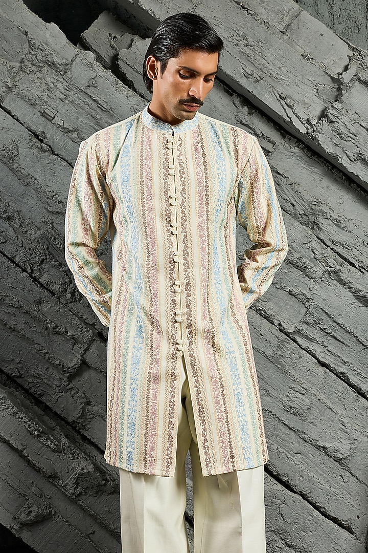 Off-White Chanderi Silk Thread Embroidered Kurta Set by Sarab Khanijou at Pernia's Pop Up Shop