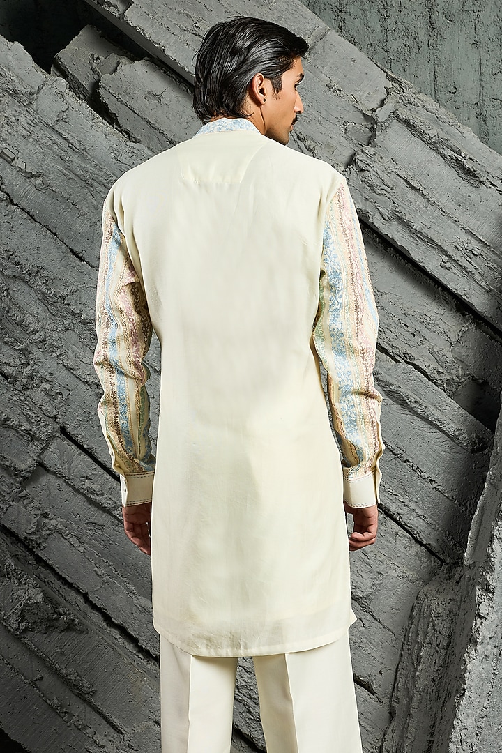 Off-White Chanderi Silk Thread Embroidered Kurta Set by Sarab Khanijou at Pernia's Pop Up Shop