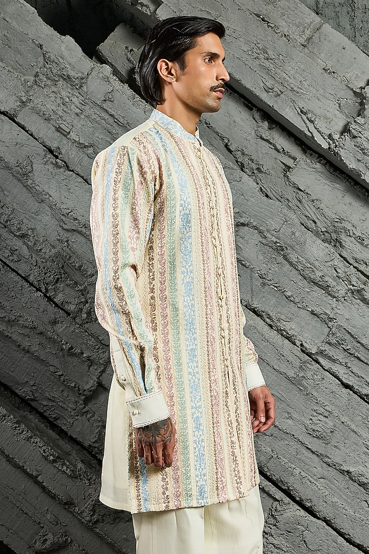 Off-White Chanderi Silk Thread Embroidered Kurta Set by Sarab Khanijou at Pernia's Pop Up Shop
