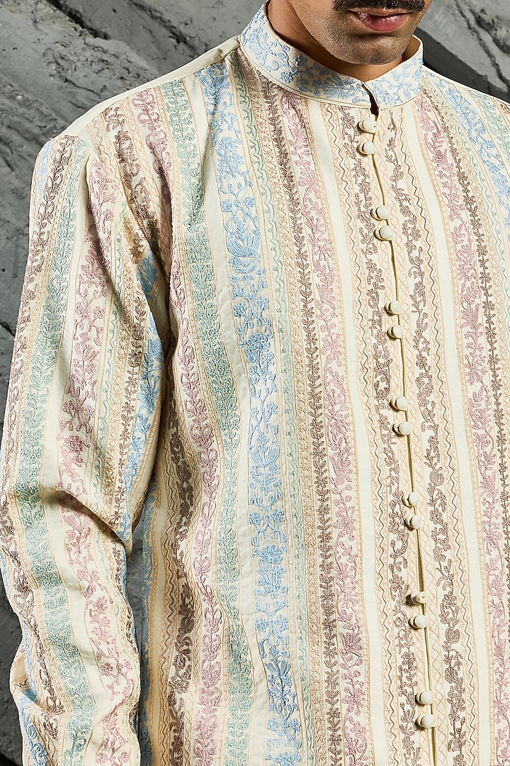 Off-White Chanderi Silk Thread Embroidered Kurta Set by Sarab Khanijou at Pernia's Pop Up Shop