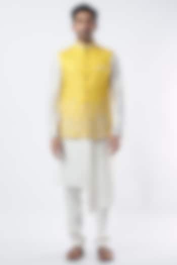 Light Yellow Embroidered Bundi Jacket With Kurta Set by Sarab Khanijou