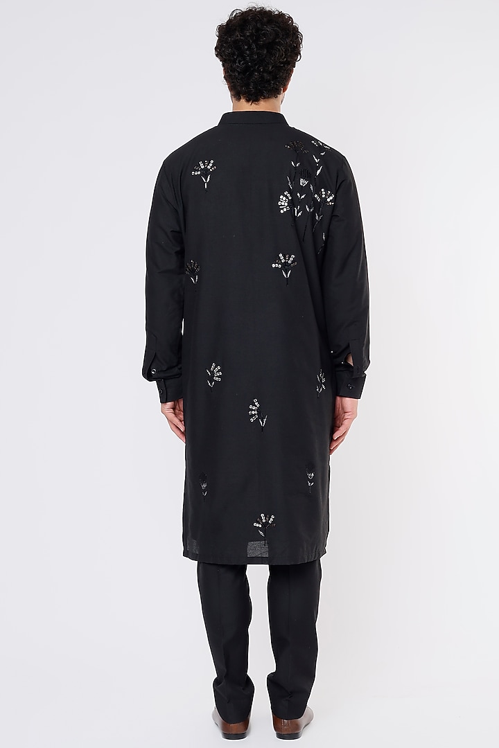 Black Embroidered Kurta Set by Sarab Khanijou at Pernia's Pop Up Shop