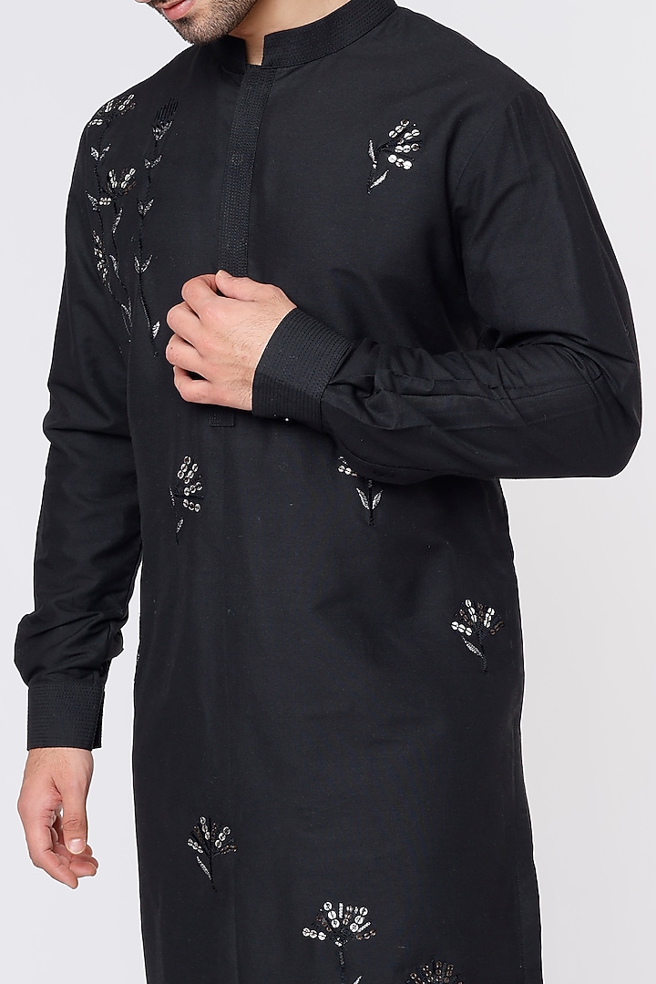 Black Embroidered Kurta Set by Sarab Khanijou at Pernia's Pop Up Shop