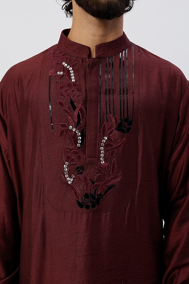 Wine Raw Silk Thread Embroidered Bundi Jacket Set by Sarab Khanijou at Pernia's Pop Up Shop
