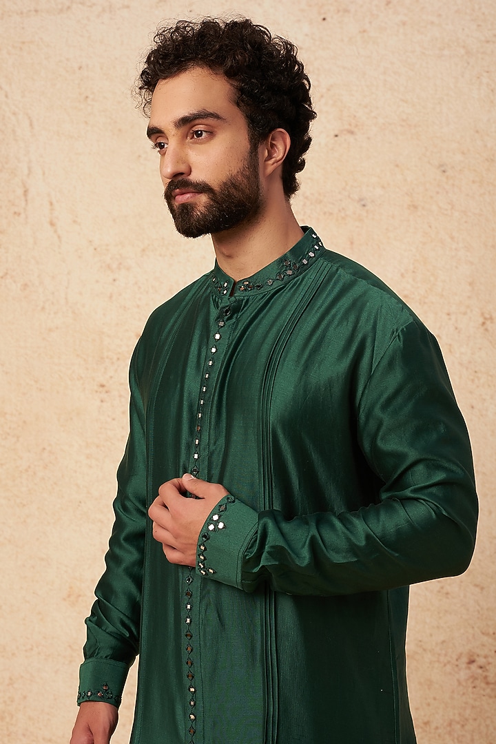 Green Chanderi Mirror Embroidered Kurta Set by Sarab Khanijou at Pernia's Pop Up Shop