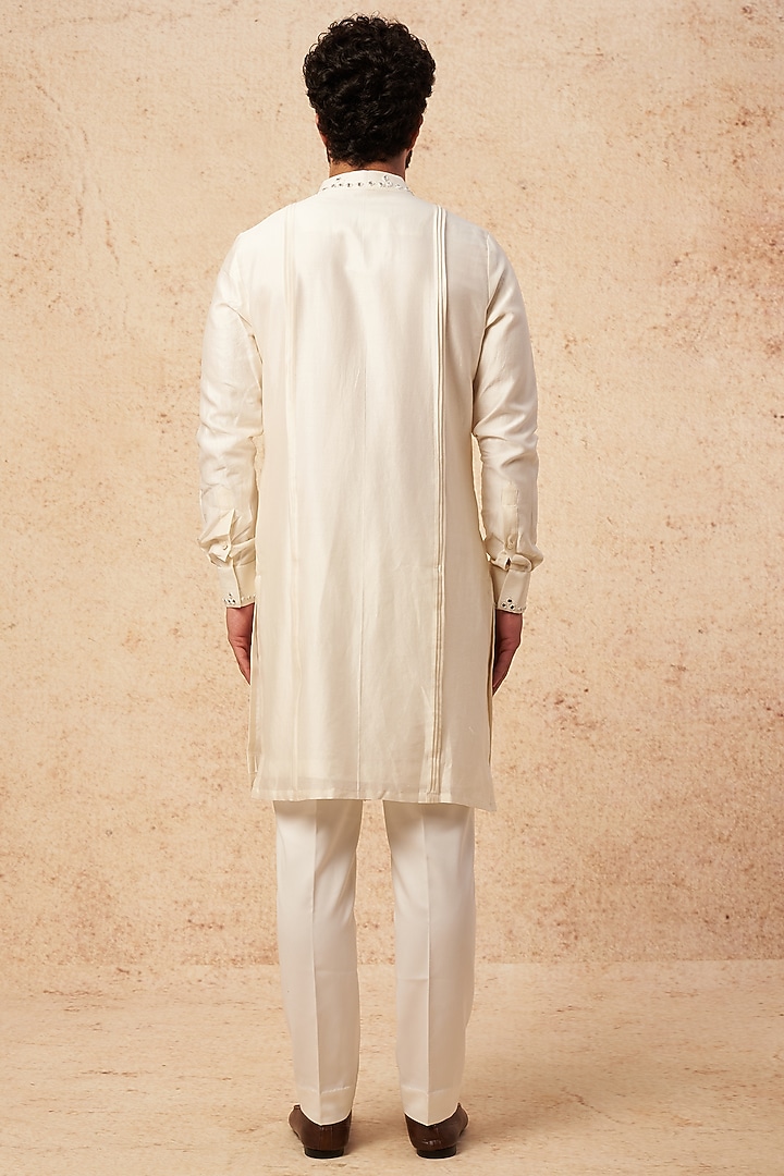 Off-White Chanderi Mirror Embroidered Kurta Set by Sarab Khanijou at Pernia's Pop Up Shop