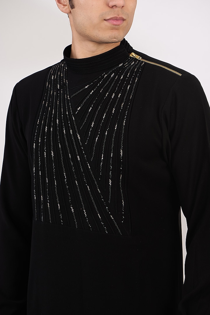 Black Sandwash Cutdana Embroidered Pintuck Kurta Set by Sarab Khanijou at Pernia's Pop Up Shop