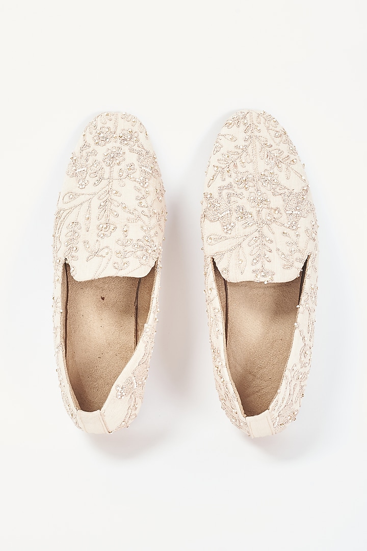 Ivory Silk Embroidered Mojri Shoes by Sarab Khanijou at Pernia's Pop Up Shop