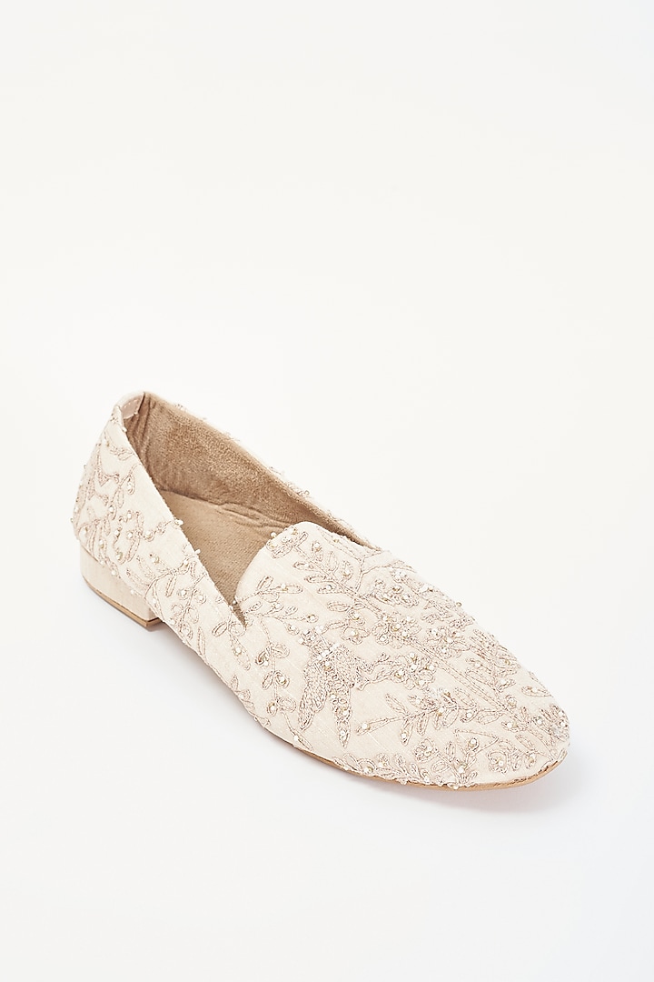 Ivory Silk Embroidered Mojri Shoes by Sarab Khanijou at Pernia's Pop Up Shop