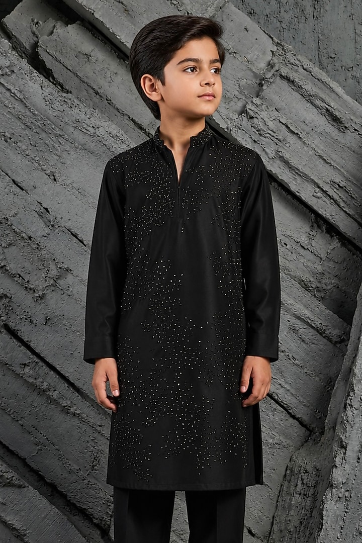 Black Sandwash Cutdana Embroidered Kurta Set For Boys by Sarab Khanijou Kids at Pernia's Pop Up Shop