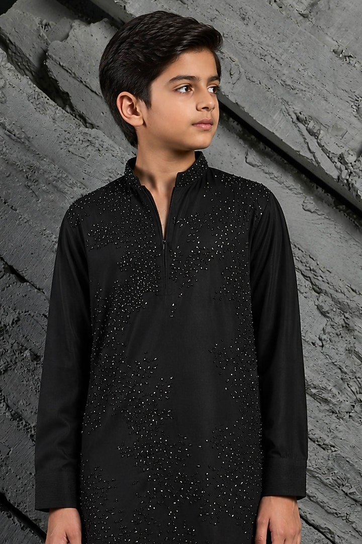 Black Sandwash Cutdana Embroidered Kurta Set For Boys by Sarab Khanijou Kids at Pernia's Pop Up Shop