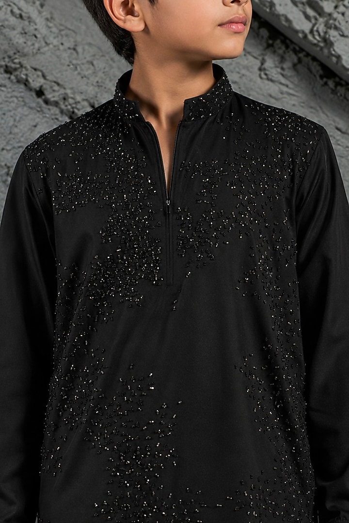 Black Sandwash Cutdana Embroidered Kurta Set For Boys by Sarab Khanijou Kids at Pernia's Pop Up Shop