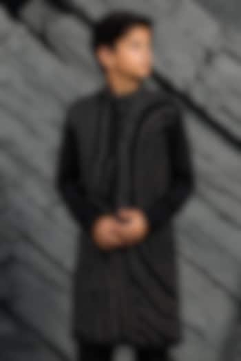 Black Sandwash Cutdana Embroidered Kurta Set For Boys by Sarab Khanijou Kids at Pernia's Pop Up Shop