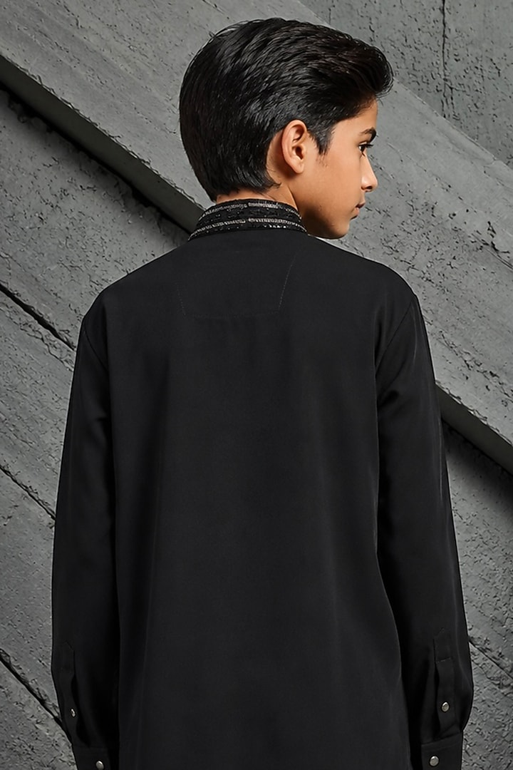 Black Sandwash Cutdana Embroidered Kurta Set For Boys by Sarab Khanijou Kids at Pernia's Pop Up Shop