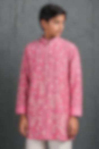 Pink Chanderi Silk Floral Embroidered Kurta Set For Boys by Sarab Khanijou Kids at Pernia's Pop Up Shop