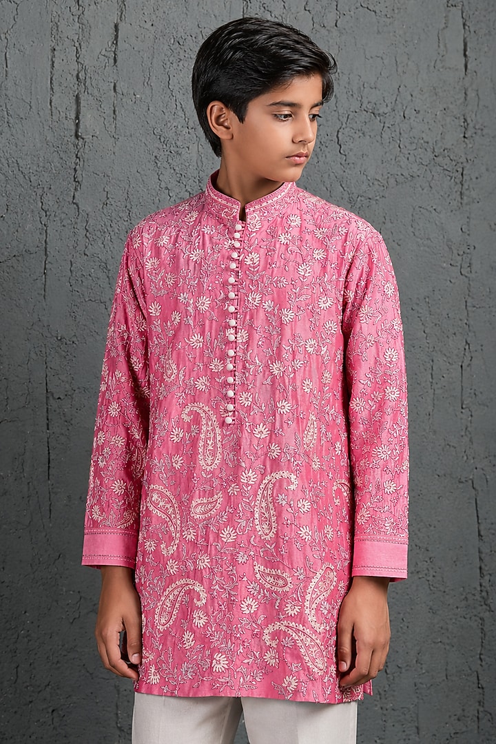 Pink Chanderi Silk Floral Embroidered Kurta Set For Boys by Sarab Khanijou Kids at Pernia's Pop Up Shop
