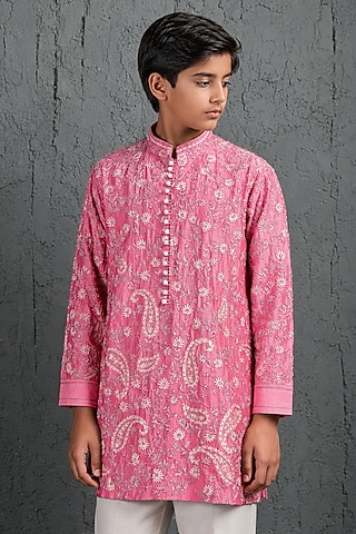 Pink Chanderi Silk Floral Embroidered Kurta Set For Boys by Sarab Khanijou Kids