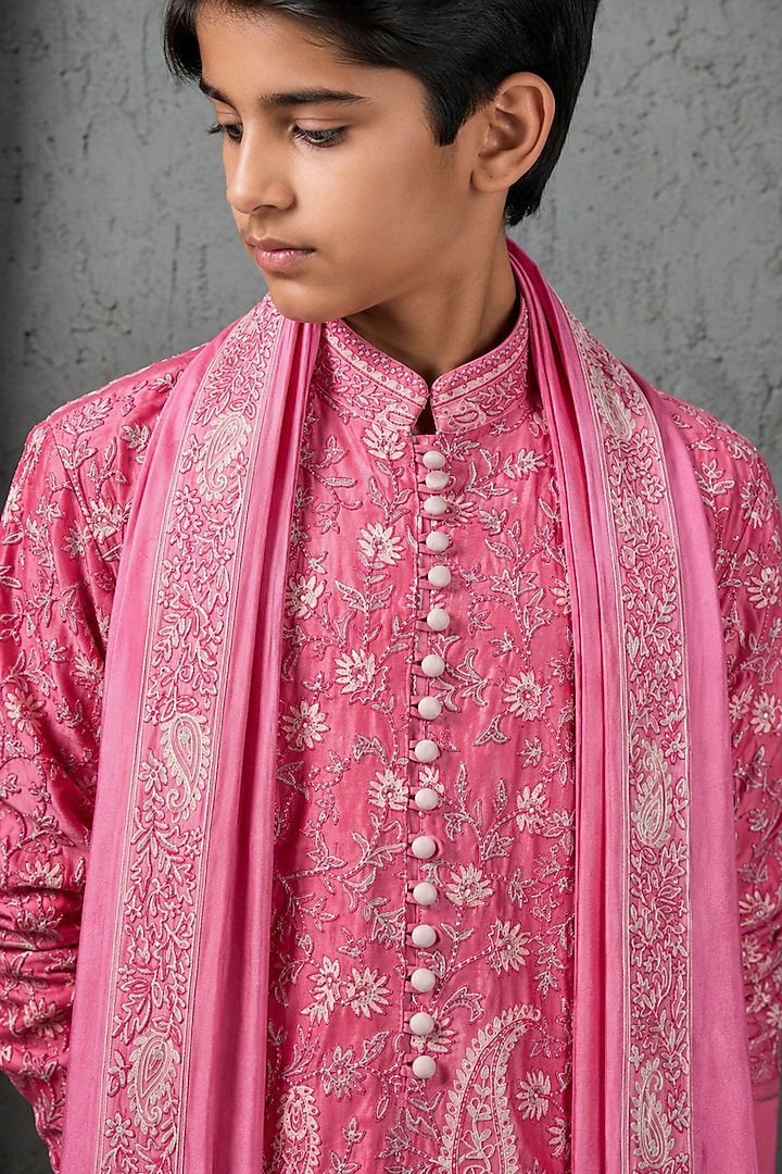 Pink Chanderi Silk Floral Embroidered Kurta Set For Boys by Sarab Khanijou Kids at Pernia's Pop Up Shop