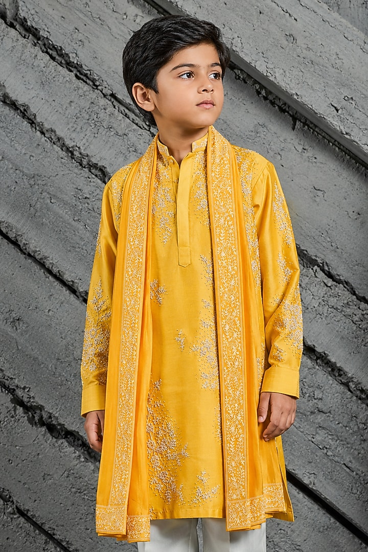 Yellow Chanderi Silk Floral Embroidered Kurta Set For Boys by Sarab Khanijou Kids at Pernia's Pop Up Shop