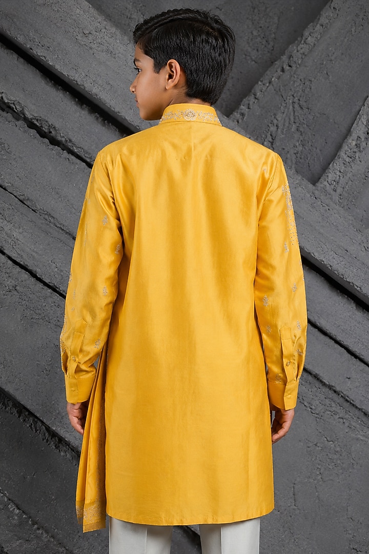 Yellow Chanderi Silk Floral Embroidered Kurta Set For Boys by Sarab Khanijou Kids at Pernia's Pop Up Shop