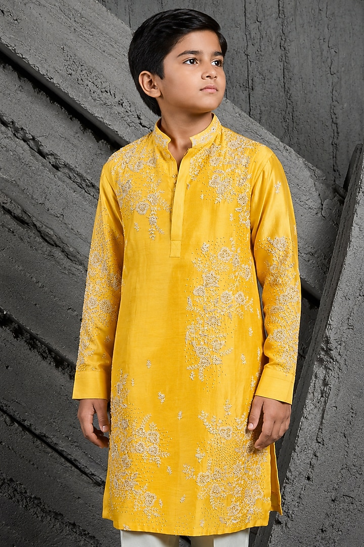 Yellow Chanderi Silk Floral Embroidered Kurta Set For Boys by Sarab Khanijou Kids at Pernia's Pop Up Shop
