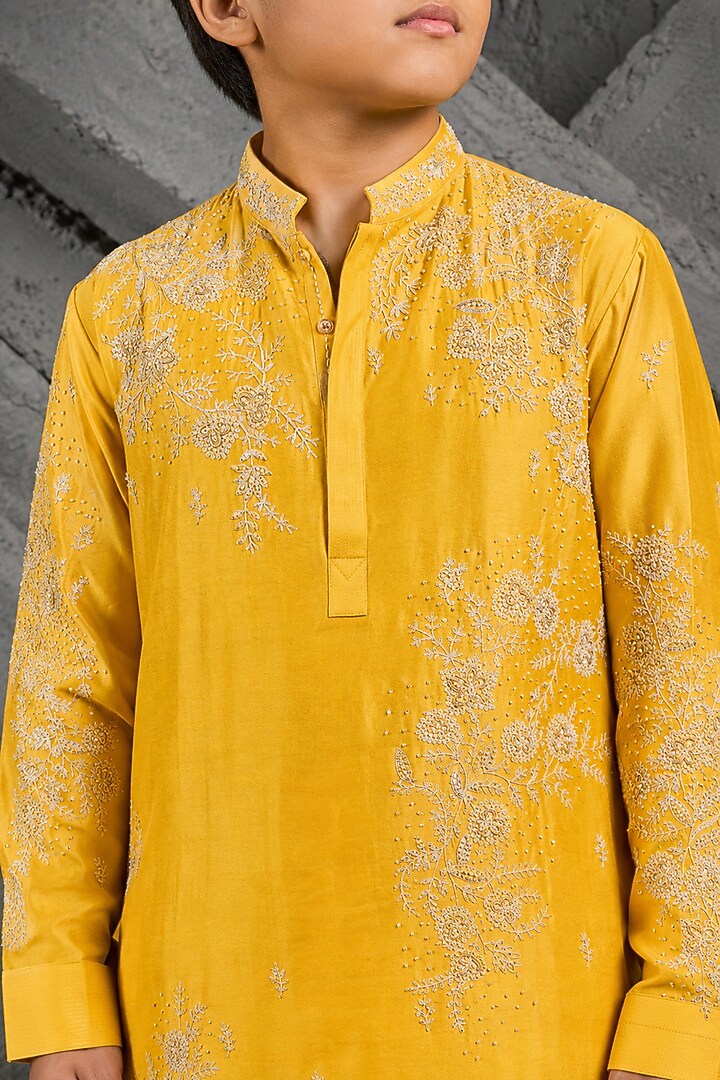 Yellow Chanderi Silk Floral Embroidered Kurta Set For Boys by Sarab Khanijou Kids at Pernia's Pop Up Shop