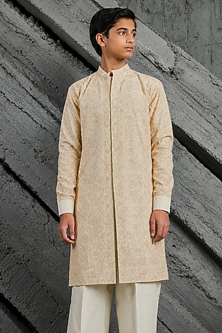 Dusty Ivory Chanderi Silk Floral Embroidered Kurta Set For Boys by Sarab Khanijou Kids