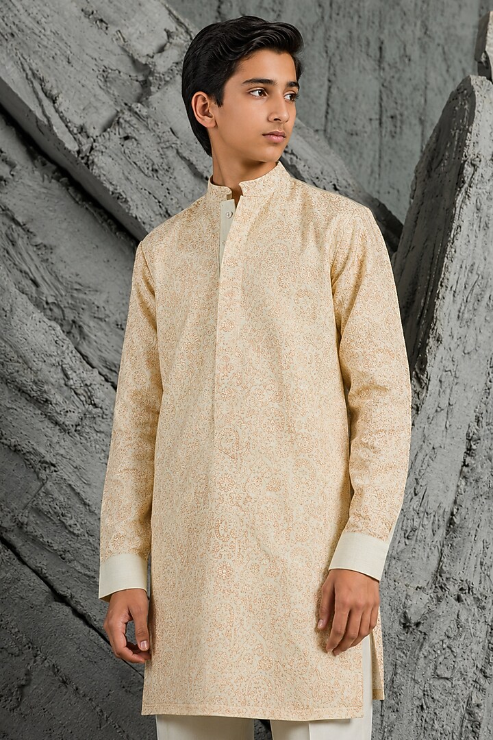 Dusty Ivory Chanderi Silk Floral Embroidered Kurta Set For Boys by Sarab Khanijou Kids at Pernia's Pop Up Shop
